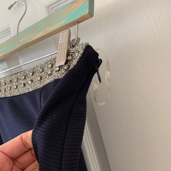 NWT ~ Francesca’s Navy Skirt ~ Size Medium - Picture 3 of 4